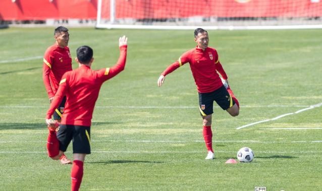 云开体育官网-日韩对抗赛一触即发 为避新冠韩国队吃饭排排坐