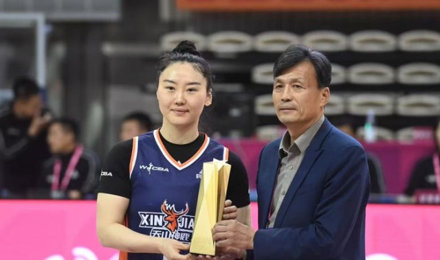 云开体育官网-两次重伤后，她站上MVP领奖台|武桐桐|新华社|WCBA总决赛|新疆女篮|中国女篮_新浪体育_新浪新闻