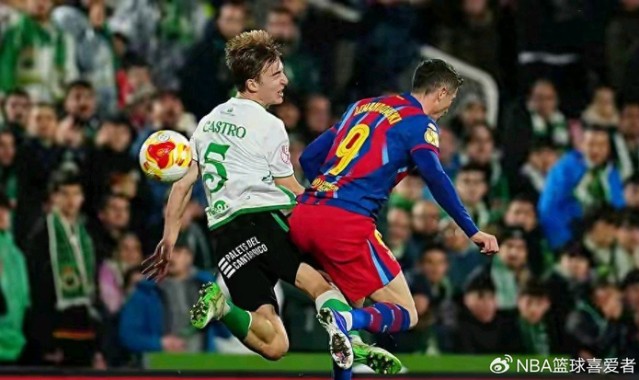 kaiyun-莱万不慌！手握沙特美职联offer，巴萨却成最煎熬的人|巴塞罗那|罗伯特·莱万多夫斯基|罗马诺|贝克汉姆|欧冠_新浪体育_新浪新闻