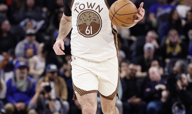 kaiyun-库里过去11场缺席期间 斯潘塞3场得分全队最高 梅尔顿&amp;穆迪2次